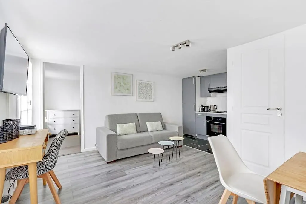 Off Bright Apartment In Heart Of Haut Marais location